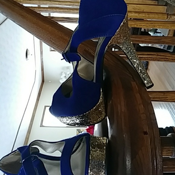 Shoes - Picture 6 of 8